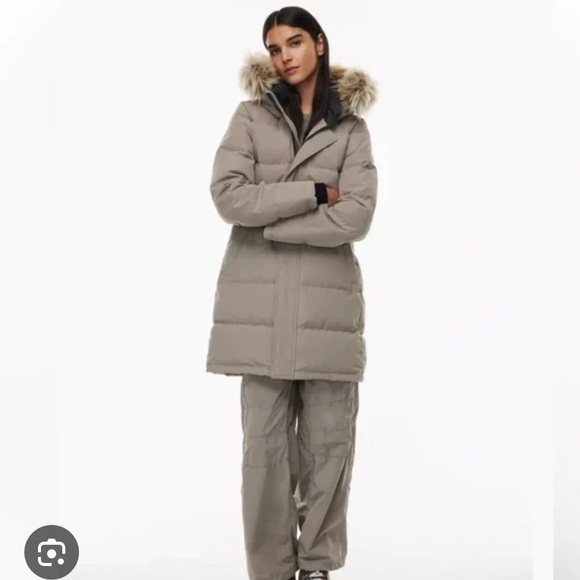 Aritzia TNA The Powder Parka - Picture 5 of 7